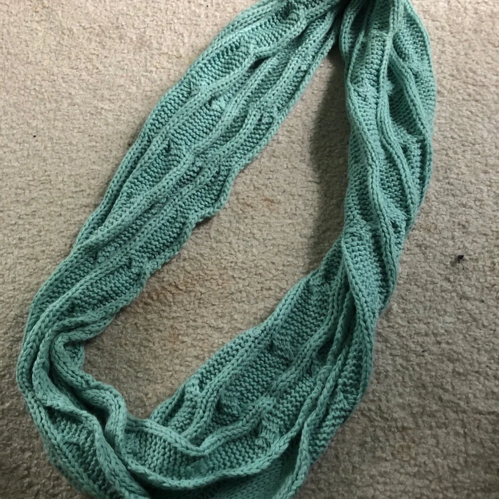 ⭐️Thick Teal Knit Infinity Scarf